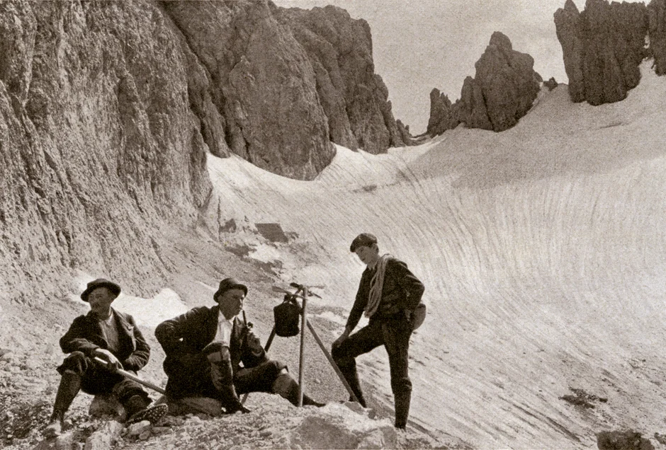 21.-rast-am-langkofelgletscher-1908-foto-emil-terschak-1858-1915-.jpg