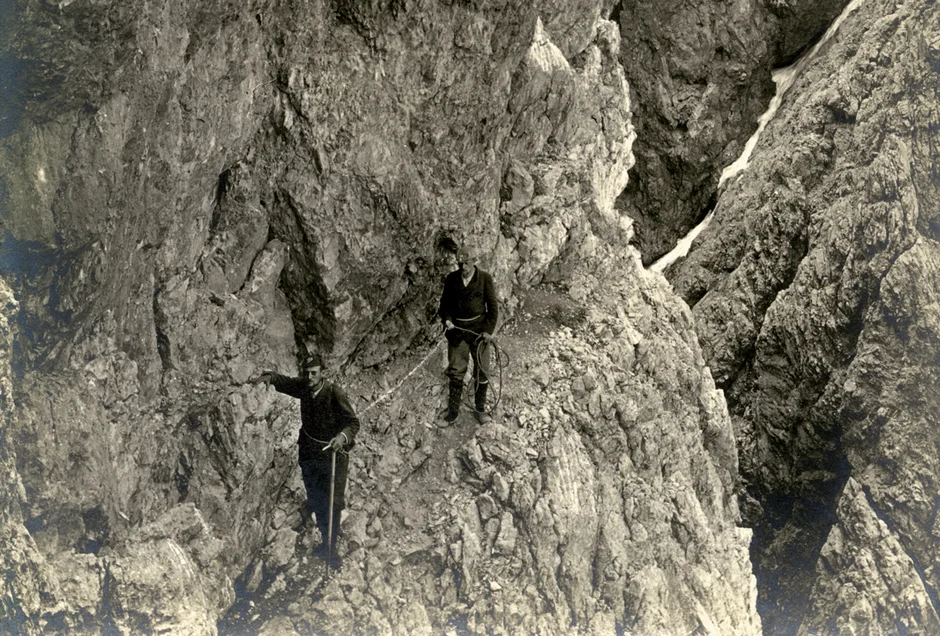 4.-bandueberquerung-am-langkofelband-1898-foto-e.jpg