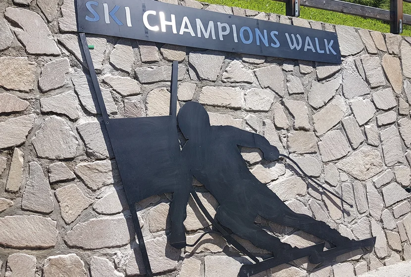 ski-champions-walk-val-gardena2.jpg