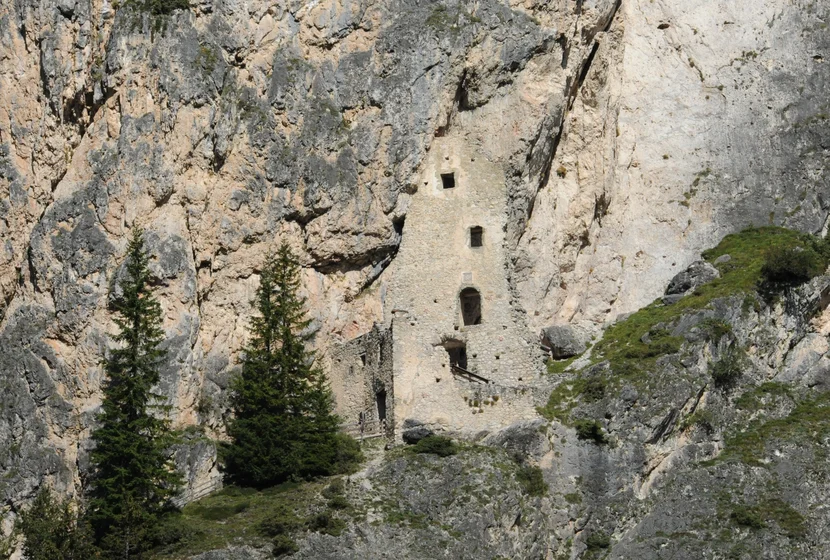 burgruine-selva-1.jpg