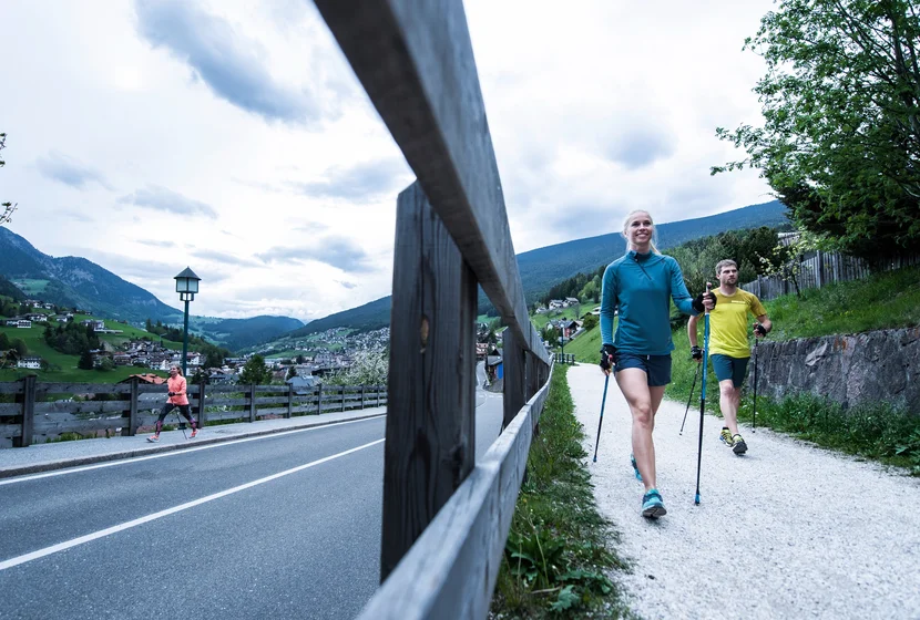 nordic-walking-val-gardena.jpg