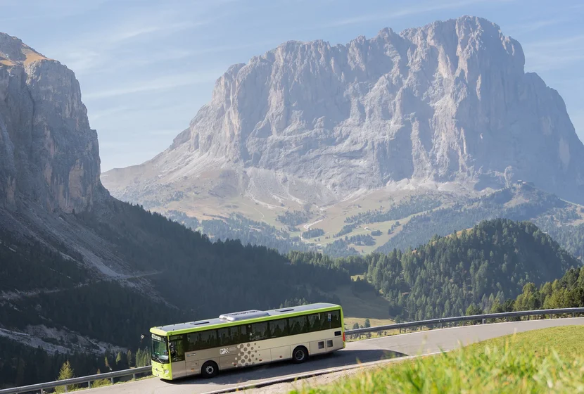_Busse_Dolomitenpässe_Fabian_Dalpiaz__8_.jpg