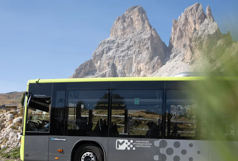 _Busse_Dolomitenpässe_Fabian_Dalpiaz__10_.jpg