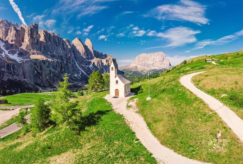 To the Passo Gardena (2.121 m)
