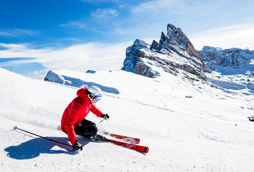 Skiing_Val_Gardena.jpg