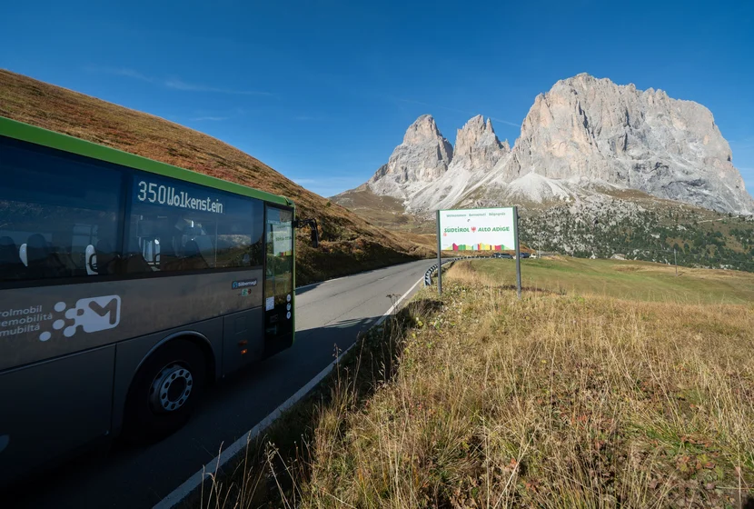 _Busse_Dolomitenpässe_Fabian_Dalpiaz__5_.jpg