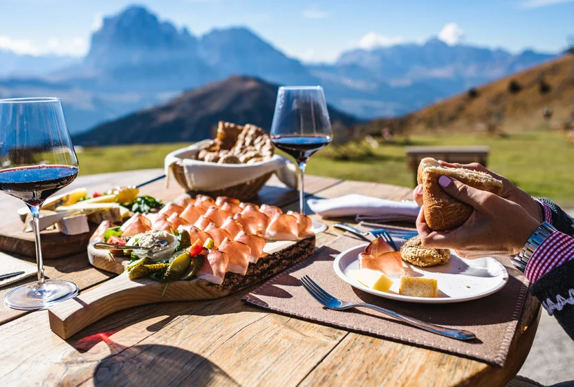 Huetten_Groeden_Val_Gardena_Speck.jpg
